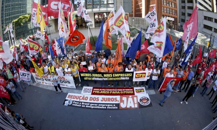 Centrais sindicais promovem em São Paulo ato pela queda dos juros