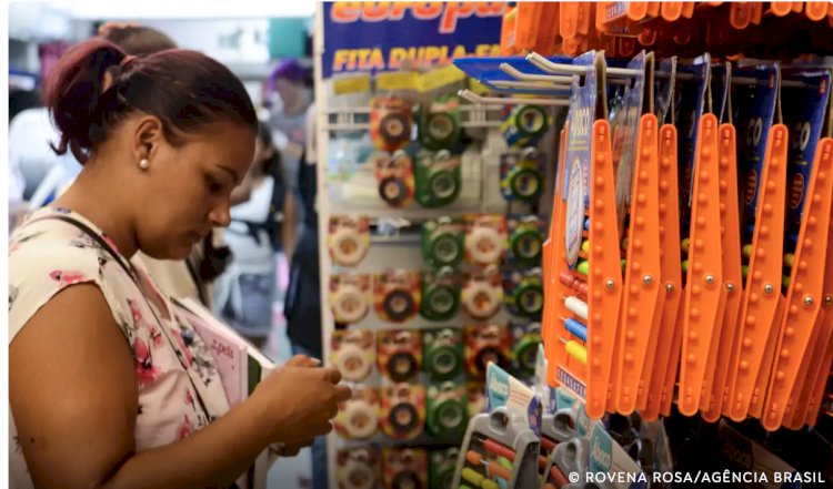 Preços de material escolar podem variar até 269% em papelarias de SP