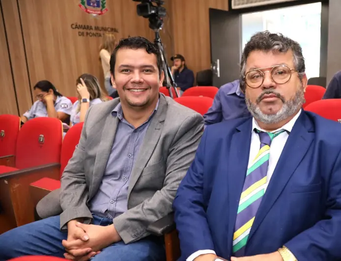 Carlos Bernardo prestigia sessão e destaca  relevância do Legislativo de Ponta Porã