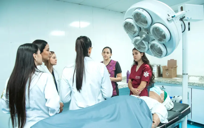 Medicina na UCP de Pedro Juan: estações de simulação  clínica garantem excelência no preparo para o Revalida