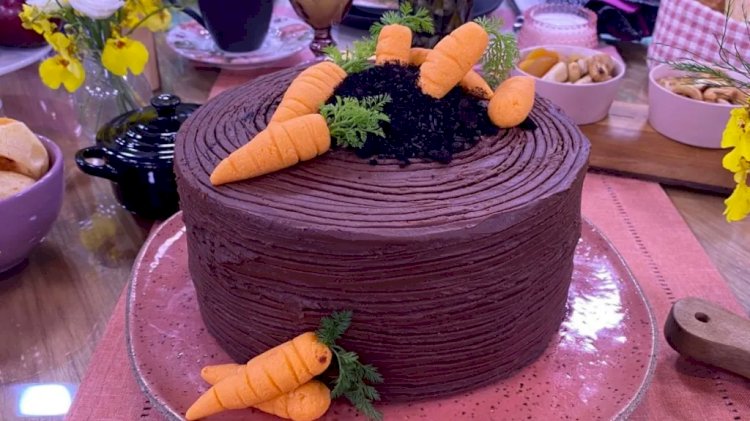 Bolo de cenoura com ganache e brigadeiro