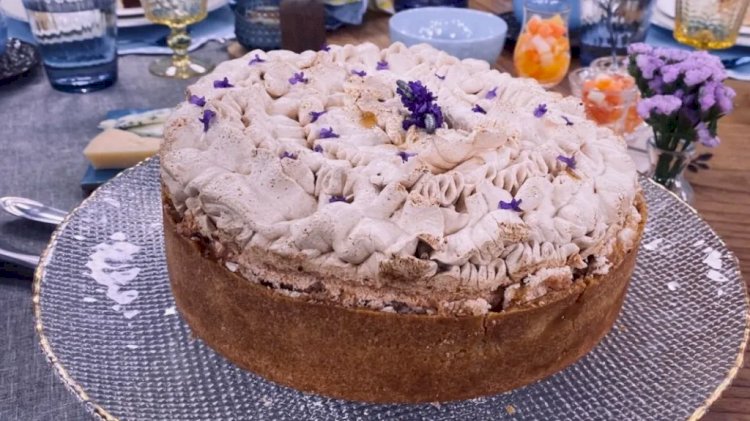 Torta de limão com marshmallow e caramelo