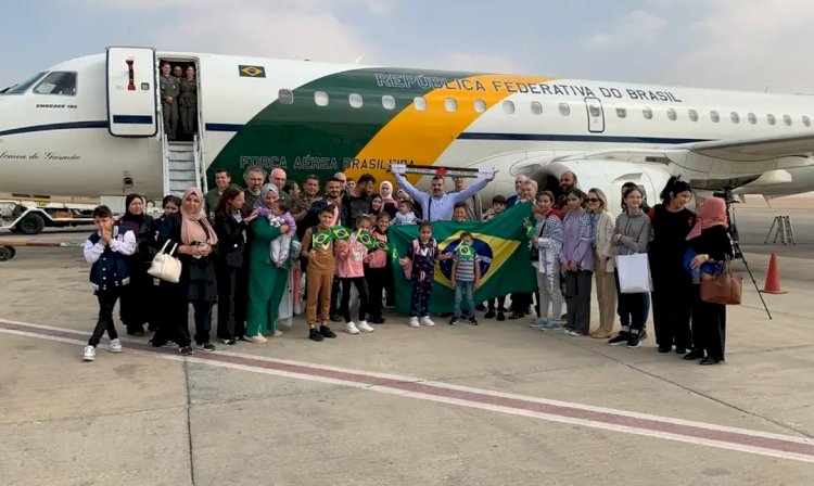 Brasileiros repatriados de Gaza já estão a caminho do Brasil