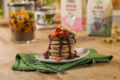 Panquecas Veganas com Chocolate e Frutas