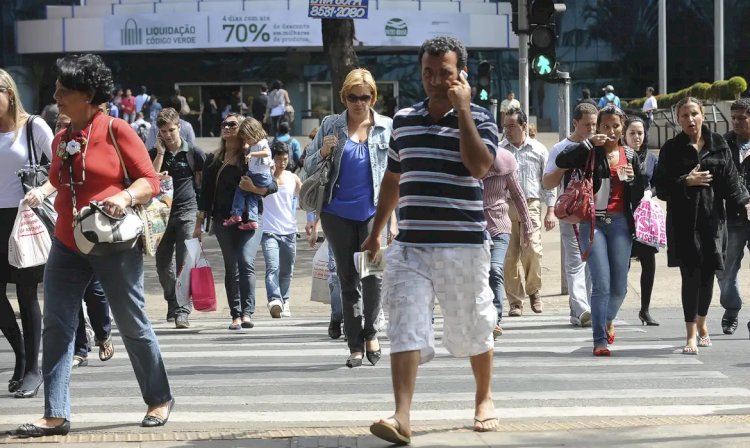 Desemprego cai para 6,9%, menor índice do trimestre desde 2014