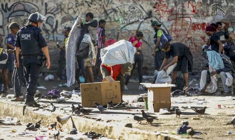 Em São Paulo, polícia cumpre mandados na Cracolândia