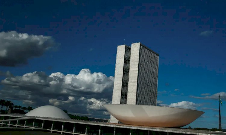 Em votação simbólica, Congresso aprova LDO 2025