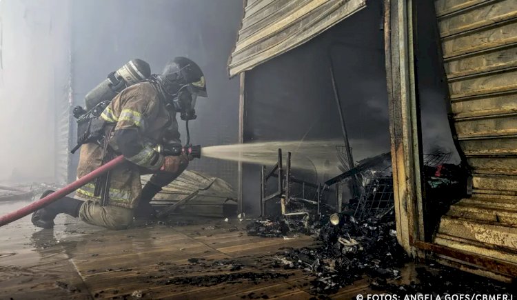 Após incêndio na Uruguaiana, Paes promete reformas e ajuda a lojistas