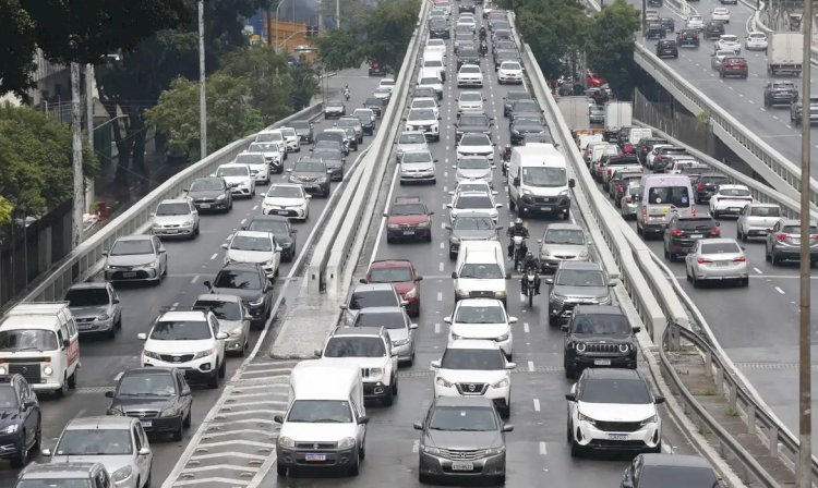 Rodovia dos Imigrantes tem tráfego lento no sentido capital paulista