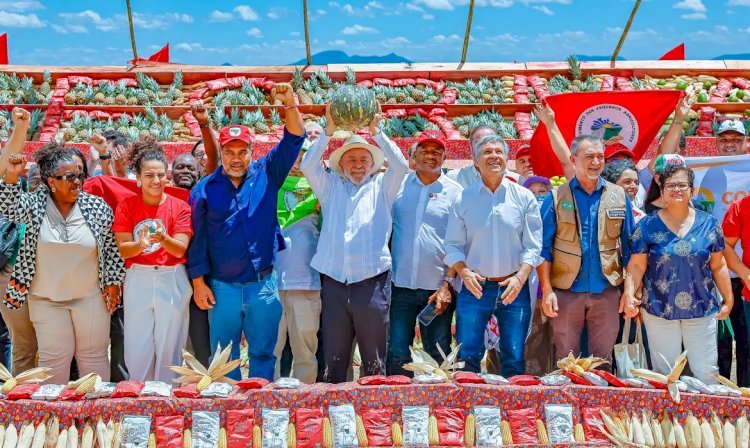 Lula entrega mais de 12 mil lotes de terras da reforma agrária