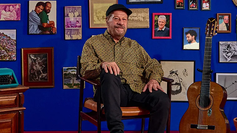 Aos 80 anos, João Bosco revisita a própria obra no álbum “Amigos, Novos e Antigos”