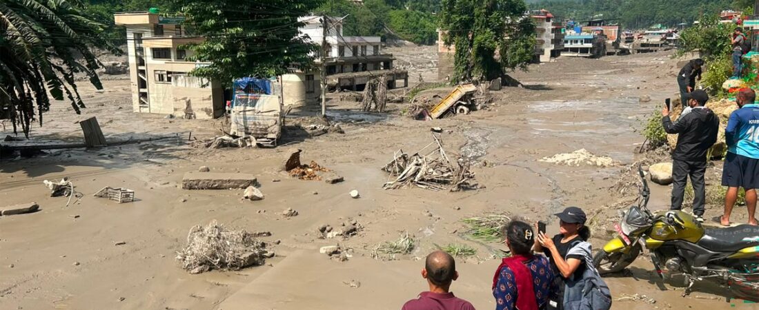 Milhares continuam desaparecidos semanas após enchentes devastarem o Nepal