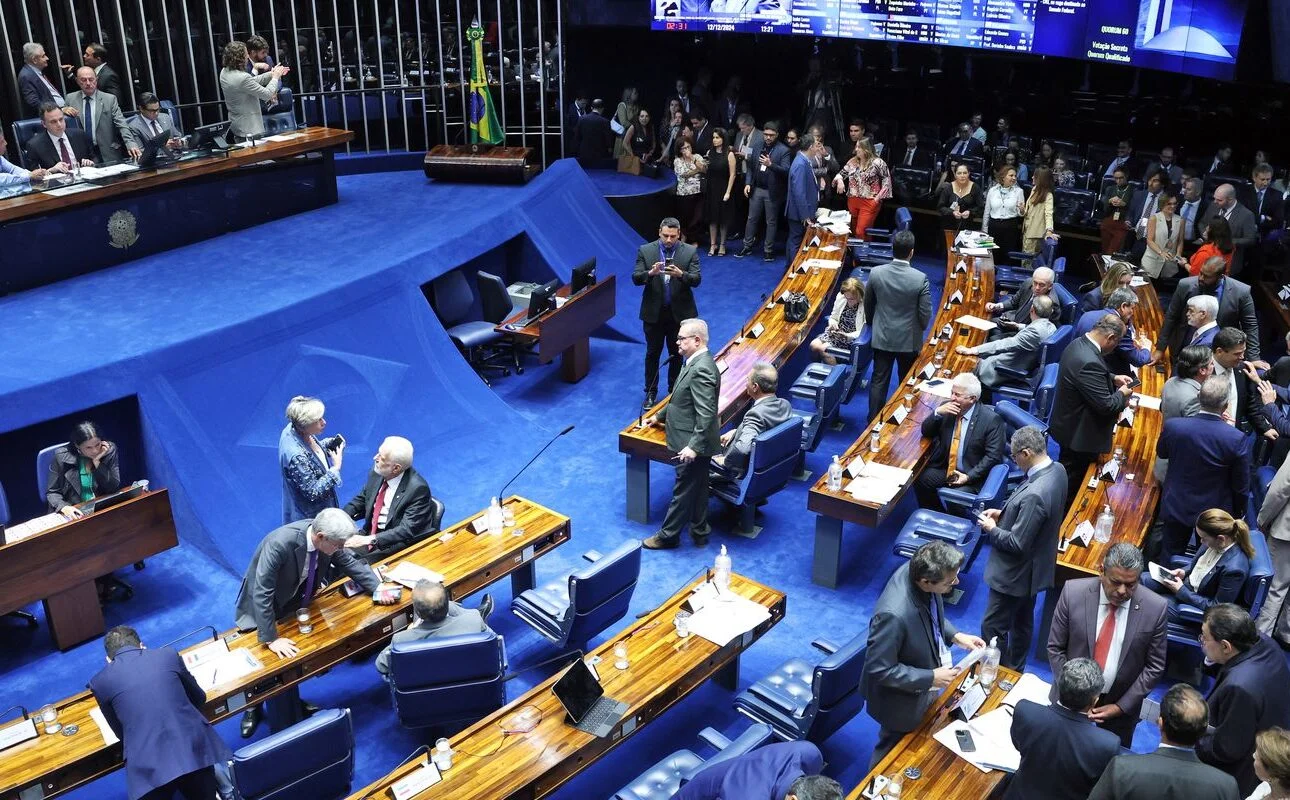 Justiça dos EUA suspende procedimento de multas diárias contra imigrantes
