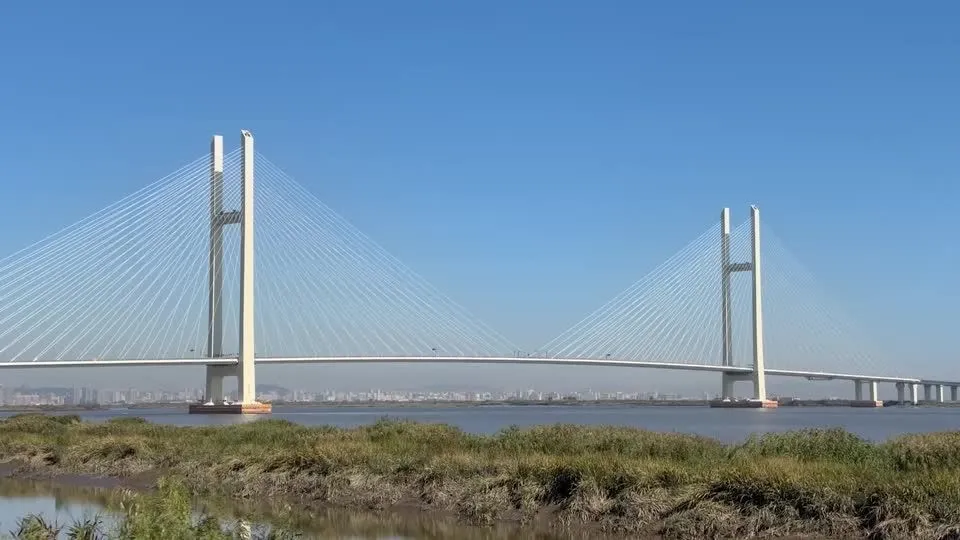 China e Coreia do Norte inauguram nova ponte após anos de atrasos e ampliam conexão entre os países